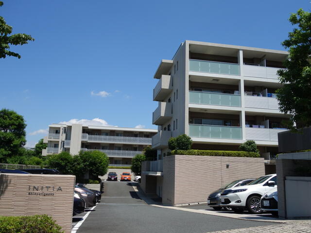 現地（外観）／５階建てのマンションです。第一種低層住居専用地域なので、周辺／撮影日2026-03-05