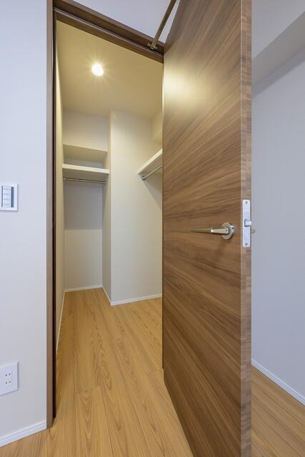 リビング以外の居室／洋室７．０帖ウオークインクローゼット