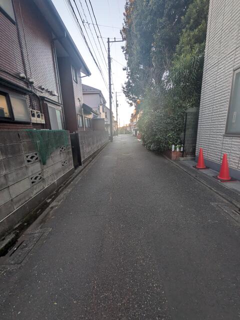 前面道路 (8m)