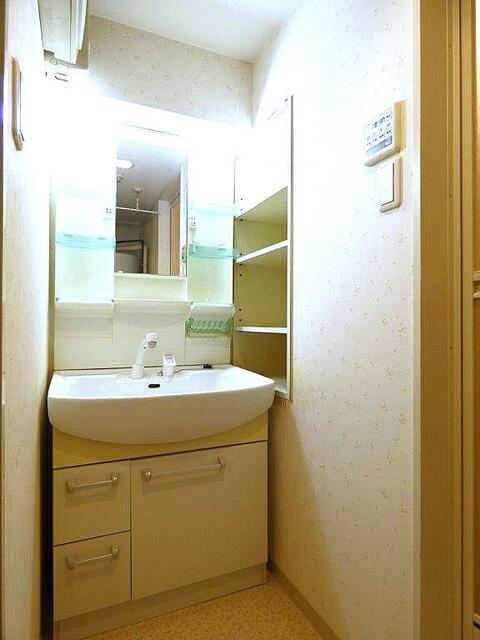 洗面台・洗面所／蛇口が伸ばせる洗面化粧台！室内物干し（ホスクリーン）も設置さ