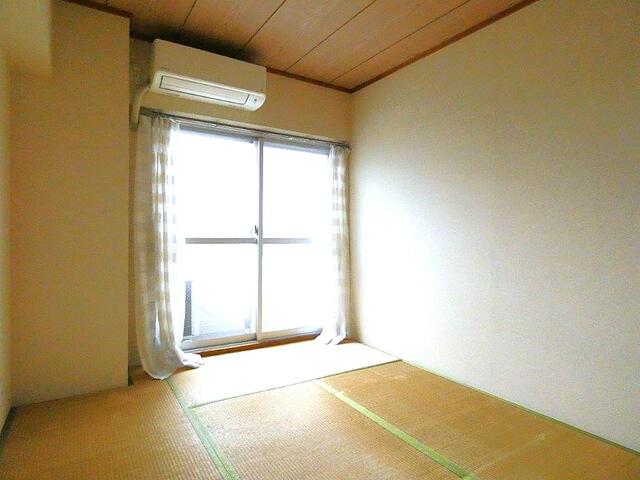 リビング以外の居室／６帖和室。エアコンは２０２４年製です！