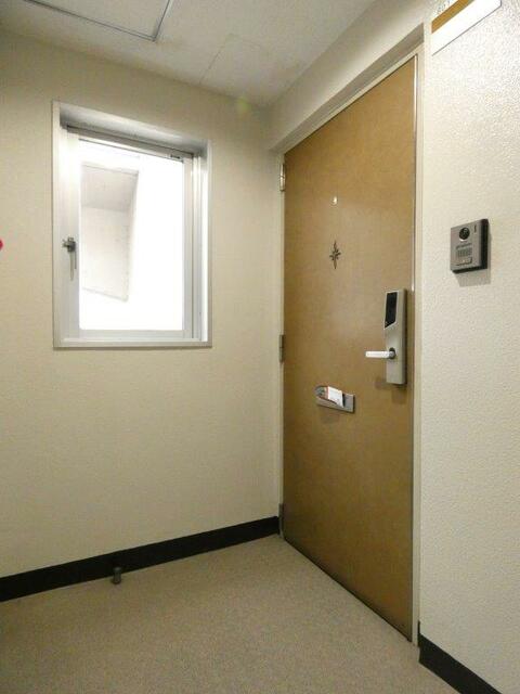 共用部（その他）／玄関鍵はカードキーで開けることができます。