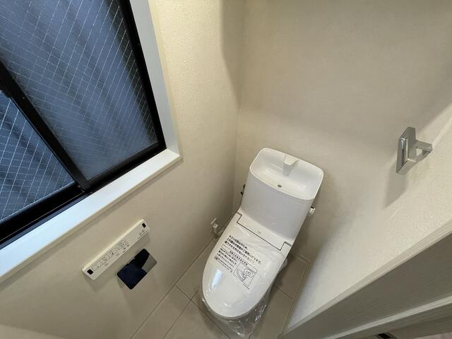 トイレ／１階、２階それぞれにあるため、忙しい朝の時間帯のトイレ競争も