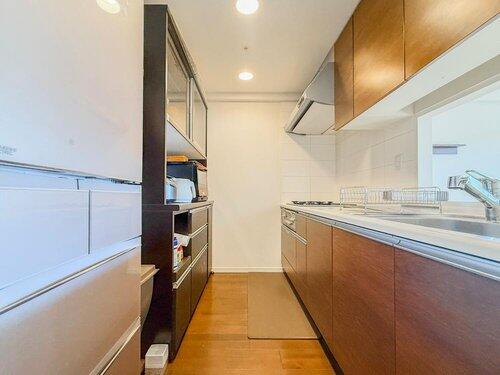 キッチン／ゆとりある広さの対面式キッチンは、作業もしやすく使い勝手の良