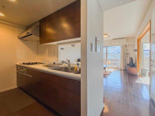 キッチン／約１５．５畳のゆとりあるＬＤＫ。対面式キッチンになっているた