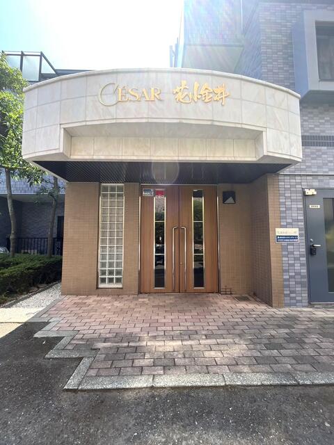 共用部エントランス／しっとりと落ち着きのあるエントランス