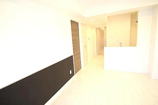 リビング／キッチンカウンター横にパントリー有　　まとめ買いしたものを邪