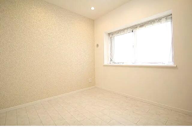 リビング以外の居室／約４．８帖洋室　クローゼット付き※２０２０年５月リノベーショ