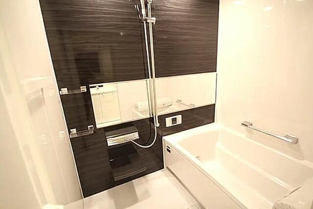 浴室／ホテルライクなユニットバスルームで１日の疲れと汗をさっぱりと