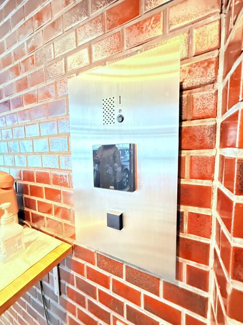 共用部エントランス／エントランスに設置されたオートロック操作盤
