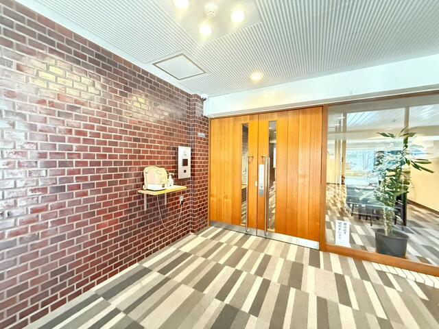 共用部エントランス／お子様連れでも行き来できる、ゆとりのあるエントランス動線が、