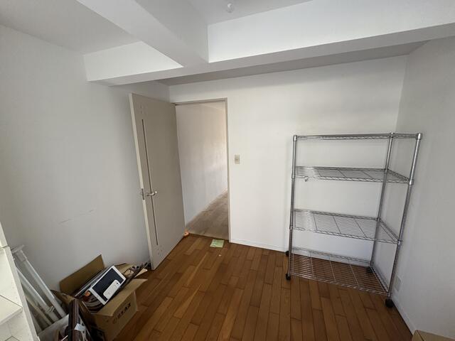 リビング以外の居室／約５．２帖の洋室