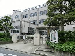 足立区立保木間小学校 (700m)