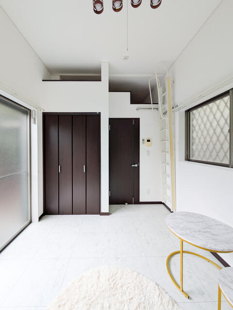 リビング以外の居室／１０２号室の写真引用　※備品はイメージです