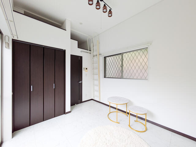 リビング以外の居室／１０２号室の写真引用　※備品はイメージです