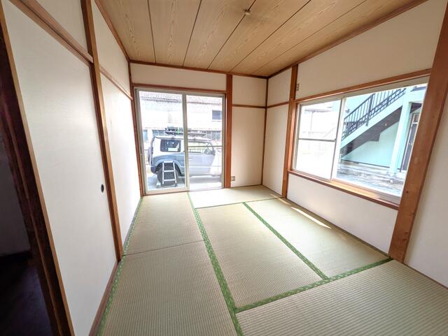 リビング以外の居室／クリーニング前の写真です。現況優先となります。