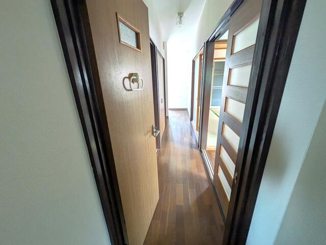 リビング以外の居室／クリーニング前の写真です。現況優先となります。