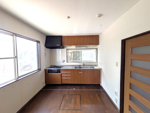 キッチン／クリーニング前の写真です。現況優先となります。