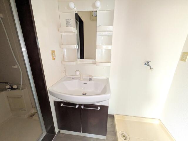 洗面台・洗面所／クリーニング前の写真です。現況優先となります。