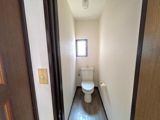 トイレ／クリーニング前の写真です。現況優先となります。