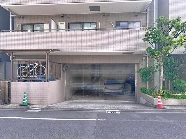 現地（外観）／西側の駐車場入り口／撮影日2025-09-21