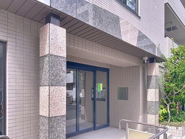 共用部エントランス／東に面したエントランス／撮影日2025-09-21