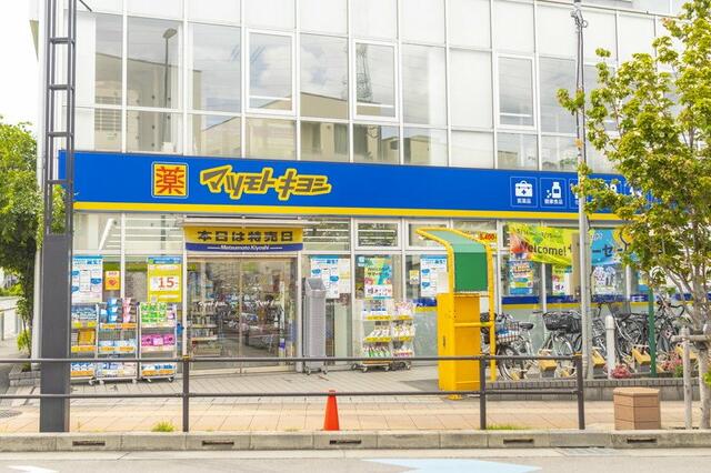マツモトキヨシ三鷹台駅前店 (182m)