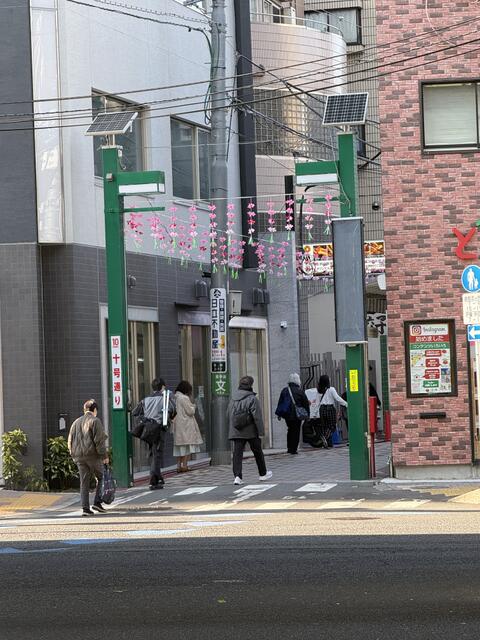 商店街 (180m)