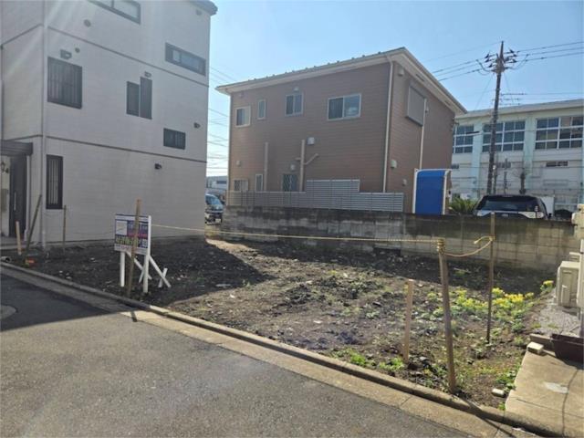 前面道路幅は４ｍです。道路接道面が大きく、陽当り・通風良好な