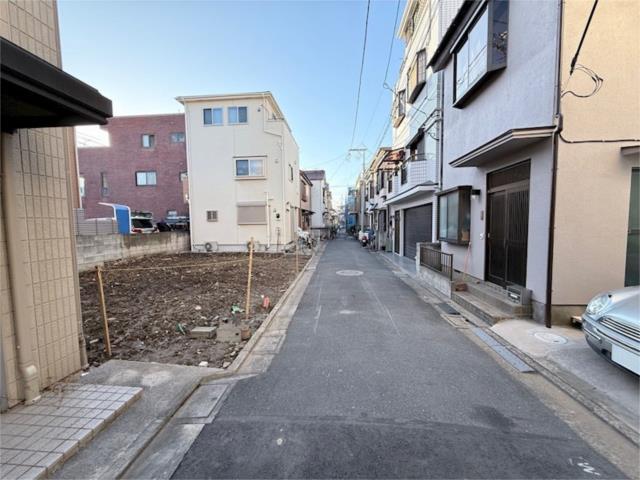 左側が現地です。土地の形状を活かし、ご希望やライフスタイルに