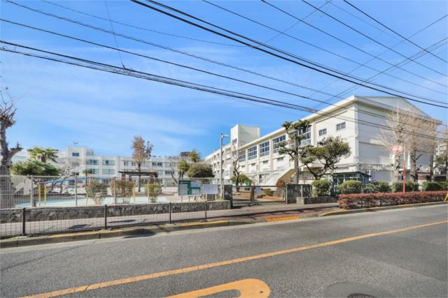 江戸川区立大杉小学校 (110m)