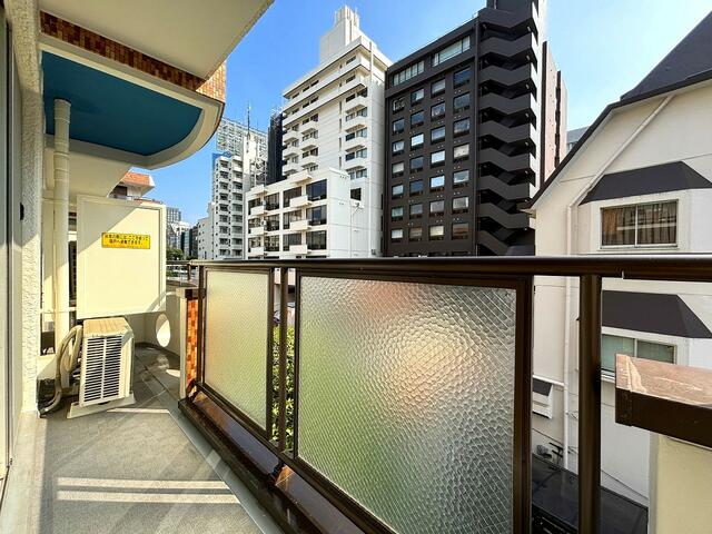 バルコニー／南西向き約３．２帖あるバルコニー。　新鮮な空気を吸って気分転