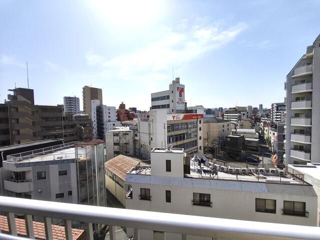 住戸からの眺望／最上階７階の開放感ある眺望を楽しめるお部屋です。スカイツリー