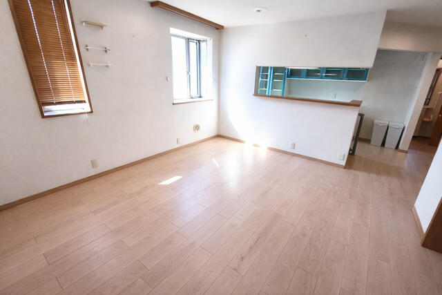 リビング／１８．７帖ＬＤＫでゆとりある空間。陽当たり・採光ともに良好で