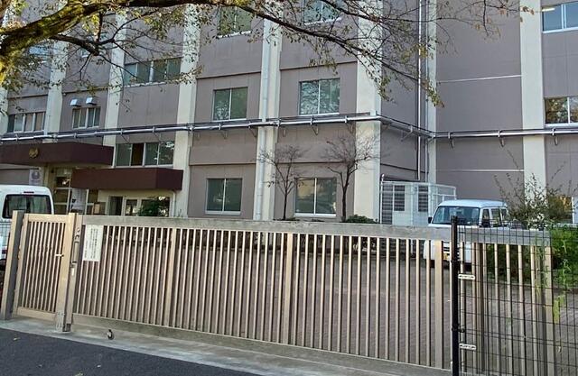 国立第一中学校 (1,283m)