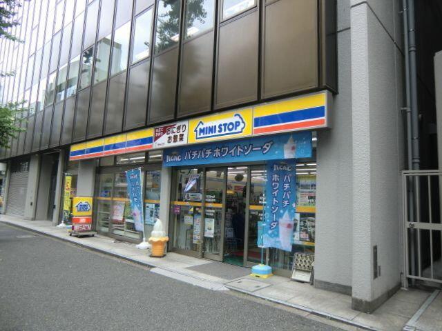 ミニストップ (150m)