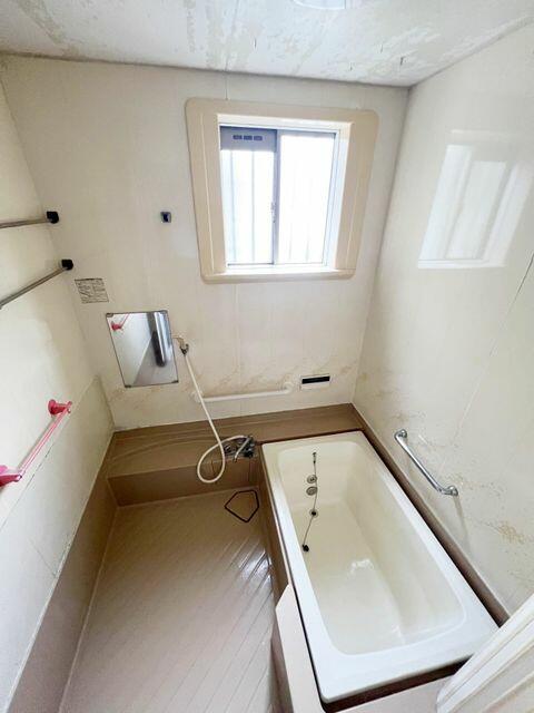 浴室／採光・換気窓付バスルーム