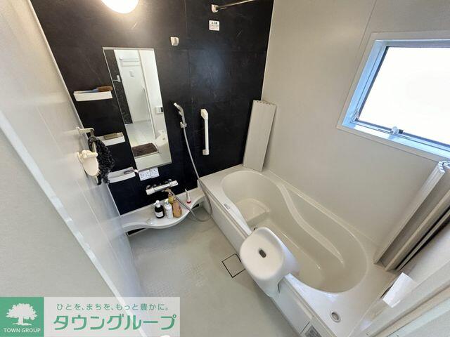 浴室／広い浴槽でゆったりバスタイムを楽しめます♪