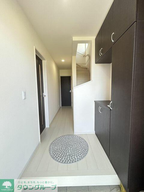 玄関／清潔感ある玄関入口の写真です。