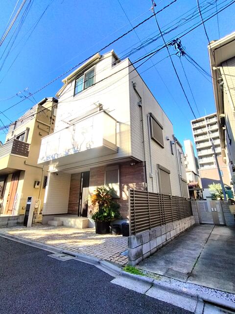 現地（外観）／南向き、東側通路のため、日当たり良好です