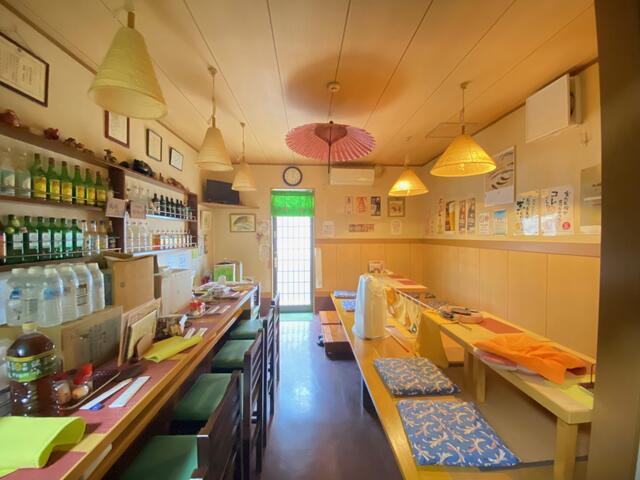 調理場から全体を見渡すことが出来ます