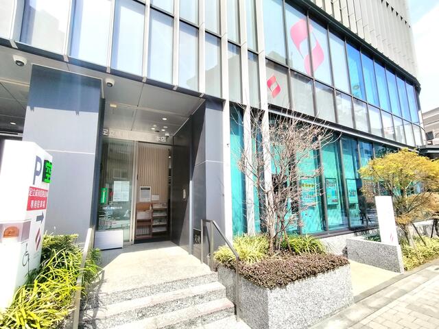 足立成和信用金庫　本店まで約６００ｍ