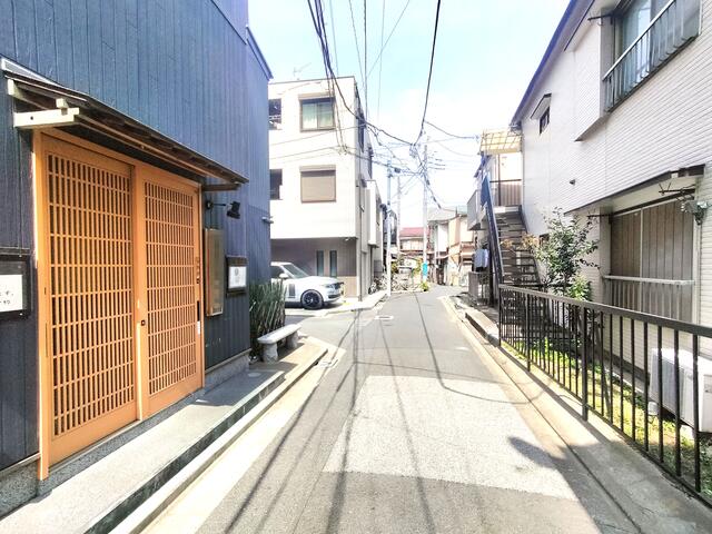 現地（外観）／店舗前前面道路です。