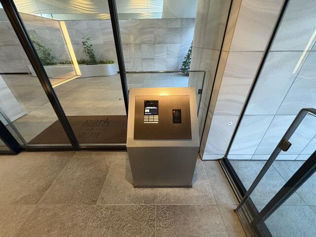 共用部（その他）／エントランスには二重でオートロックが設置してあります。外部か