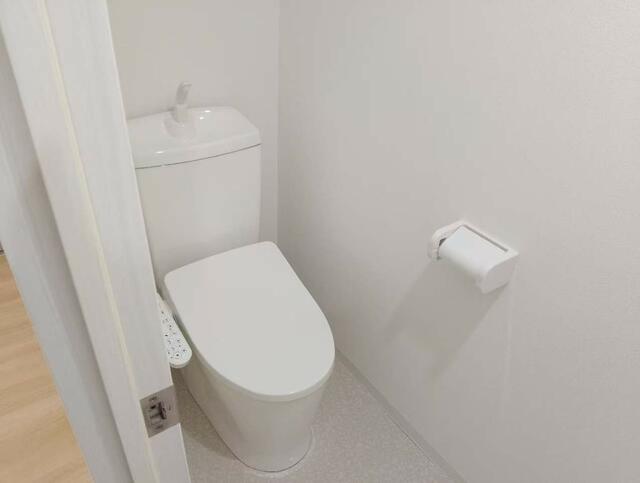 トイレ／温水洗浄便座へ交換済！トイレが清潔だと気持ち良いですね！　私