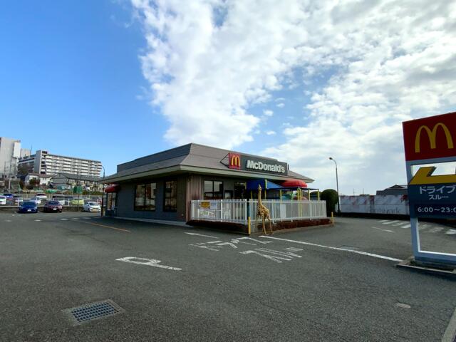 マクドナルド厚木鳶尾店 (218m)