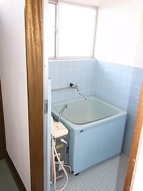 浴室／お風呂場には窓あり換気ＯＫ