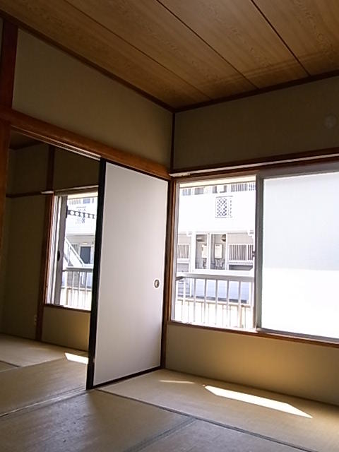 リビング以外の居室／南西側から明るい陽射し差し込みます