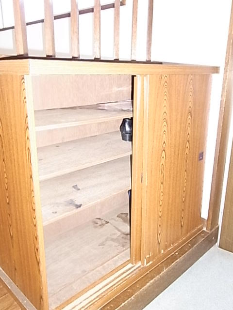 玄関／家族の靴はこちらに