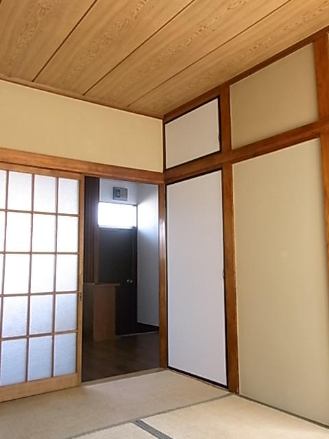 リビング以外の居室／和室６帖には半間分の収納